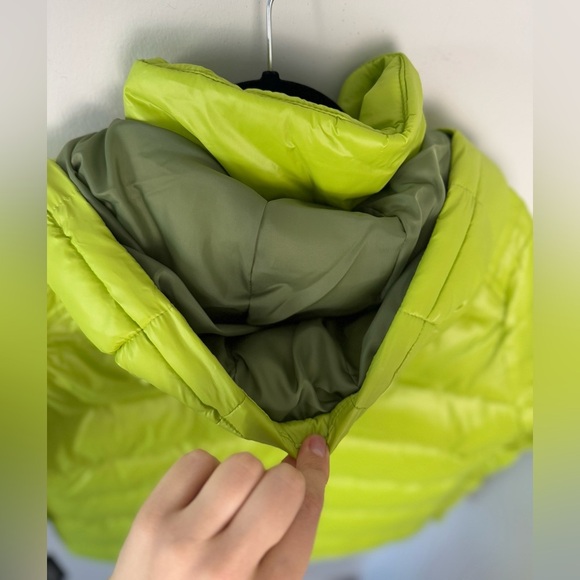 GUESS Women's High-Shine Hooded Puffer Coat Size M
 (new with tag) - Picture 12 of 15